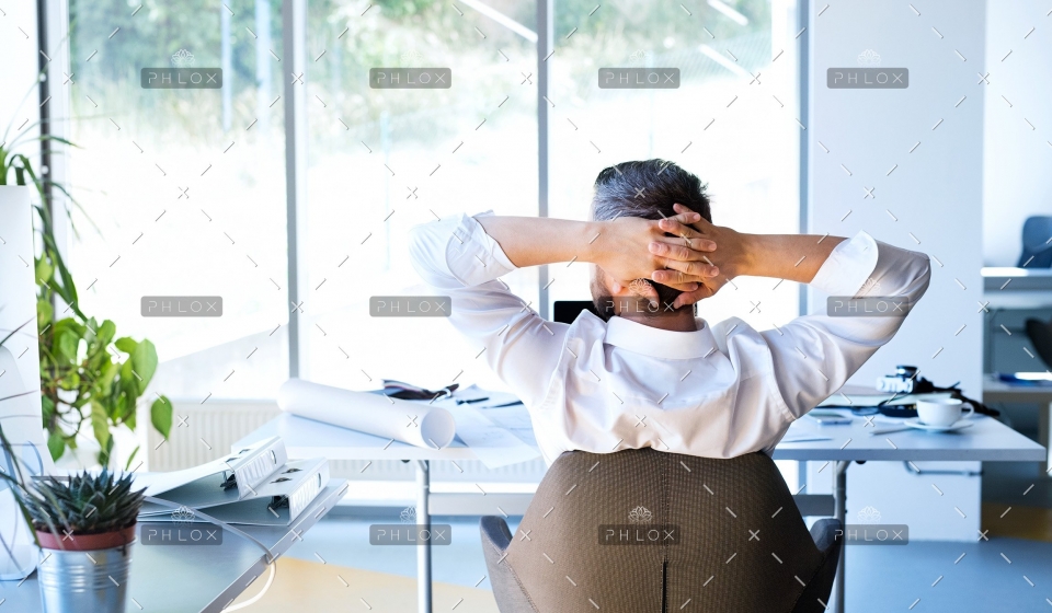demo-attachment-477-Businessman-at-the-desk-in-his-office-resting.