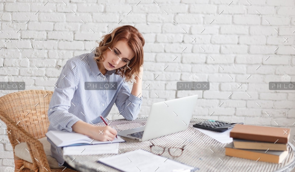 demo-attachment-472-woman-freelancer-female-hands-with-pen-writing-on-P369BAX1